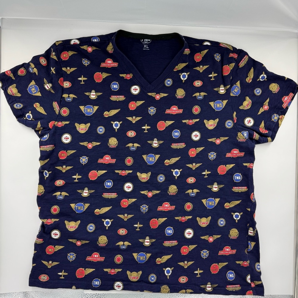 Hotel TWA Men’s Navy Graphic V-Neck T-Shirt. Size XL